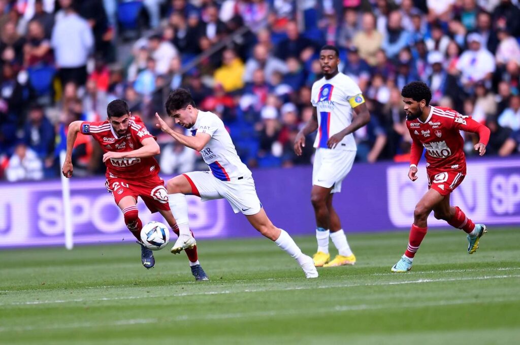 nhan-dinh-soi-keo-brest-vs-psg-luc-23h00-ngay-1-2-2025-1