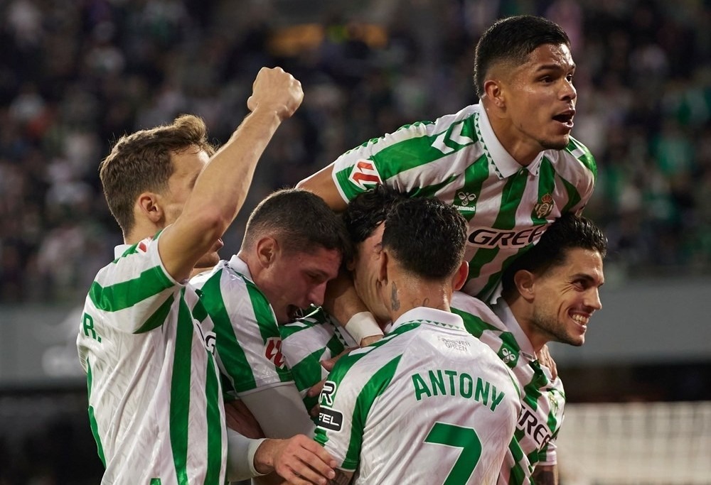 nhan-dinh-soi-keo-betis-vs-fiorentina-luc-02h00-ngay-2-5-2025-1