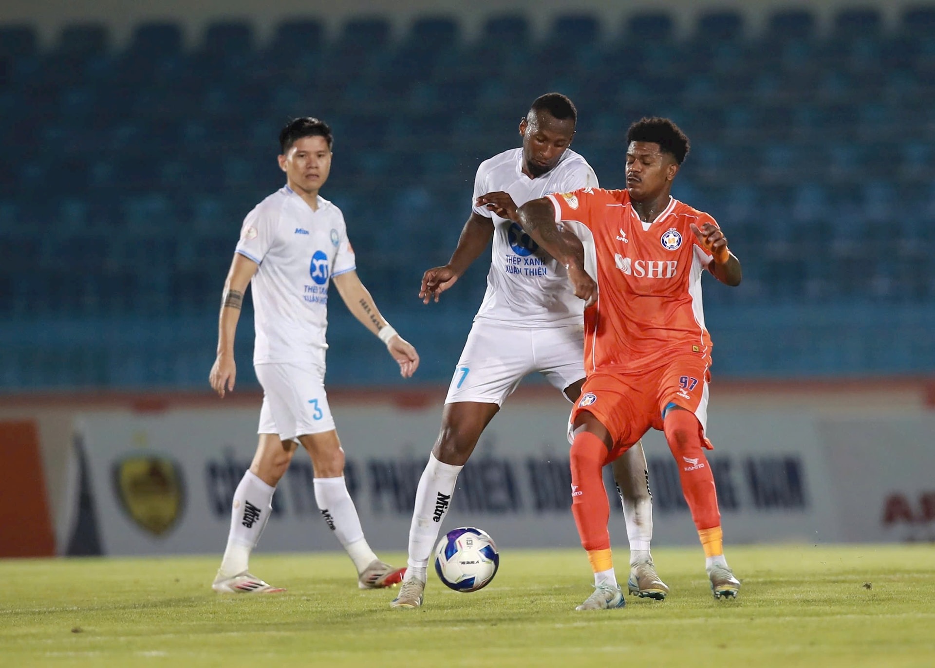 nhan-dinh-soi-keo-nam-dinh-vs-shb-da-nang-luc-18h00-ngay-27-10-2025-2
